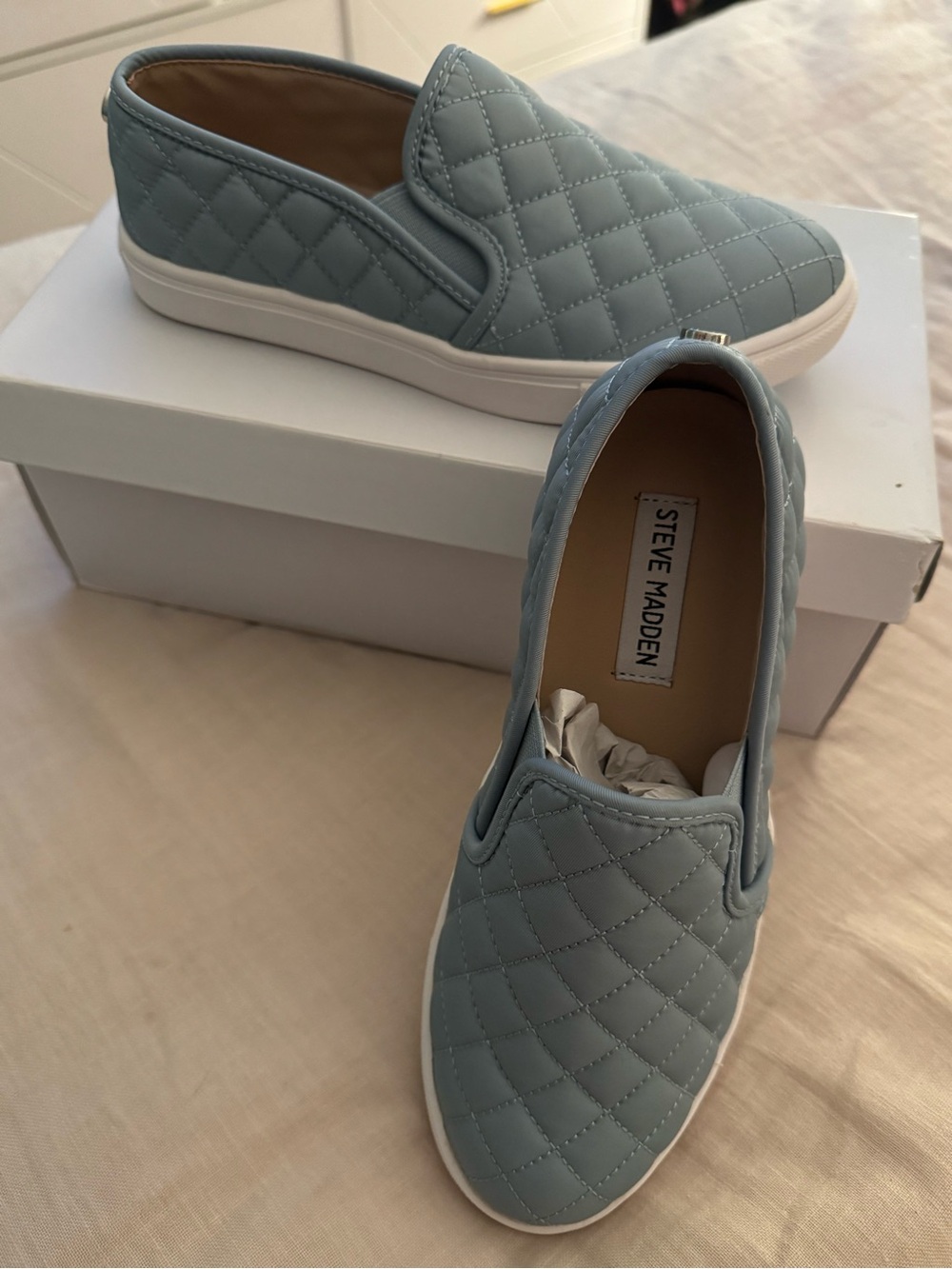 NIB Womenโs Steve Madden Quilted Slip-On Casual Shoes Slate Blue 6.5 ENCTRCQT